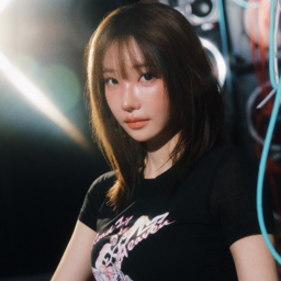 Magenta gallery image