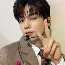 Lee Jeonghyeon gallery image