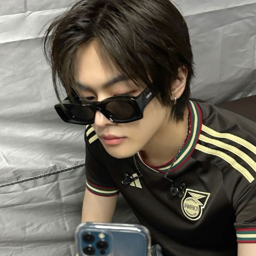 Leo gallery image