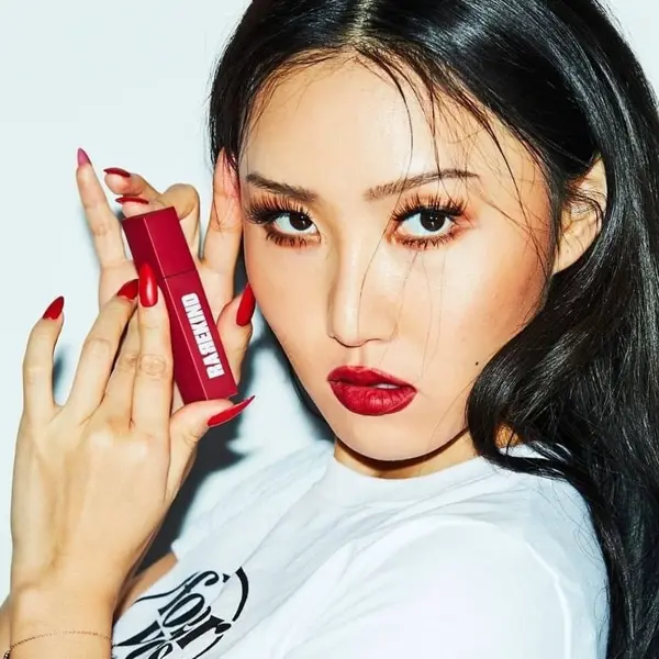 Hwasa gallery image