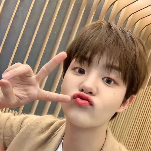 Park Jihoon gallery image