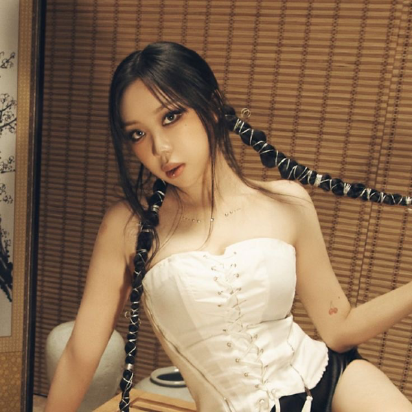 Lee Young-ji  gallery image