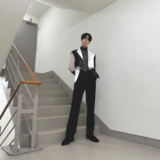 Kim Wooseok galerijafbeelding