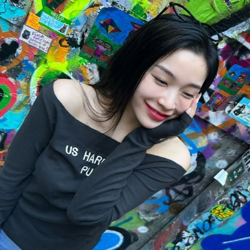 Gahyeon gallery image