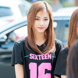 Tzuyu gallery image