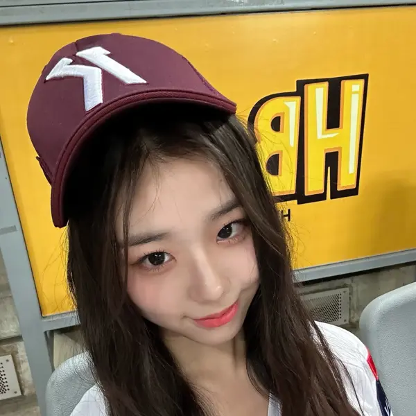 Kim ChaeYeon gallery image