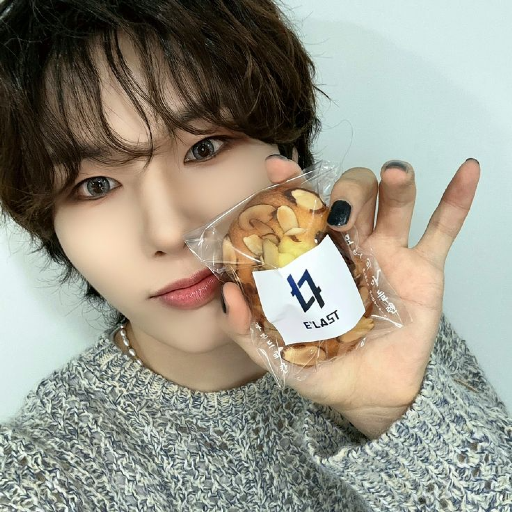 Larawan sa gallery ni Won Hyuk