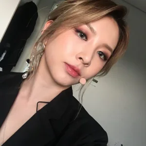 Jeon Jiwoo gallery image
