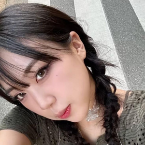 Lee Young-ji gallery image