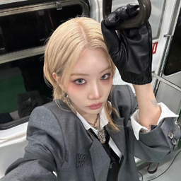Kim Lip gallery image