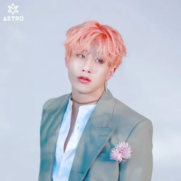 JinJin gallery image