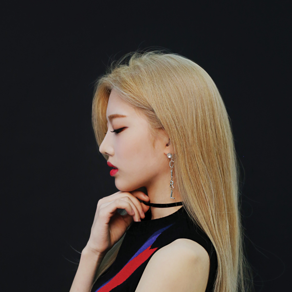 Kim Lip gallery image