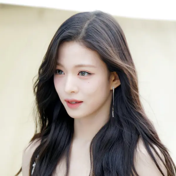 Chaeyoung gallery image