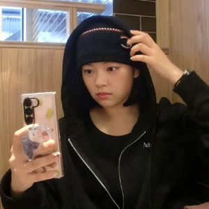 Jeongyeon gallery image