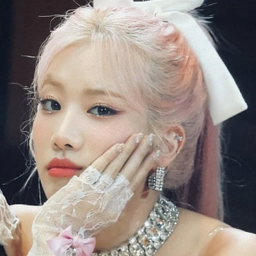 Kim Lip gallery image