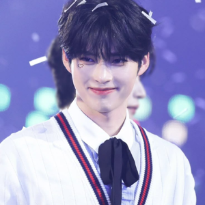 Sung Hanbin gallery image