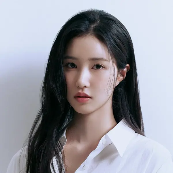Jiwoo gallery image