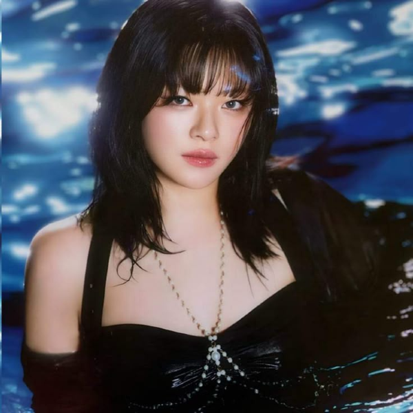 Jeongyeon gallery image