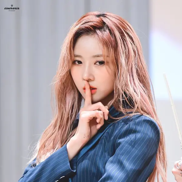 Yoohyeon gallery image