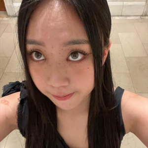 Lee Young-ji gallery image