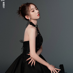 Long Yunzhu gallery image