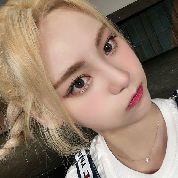 Jinsoul gallery image