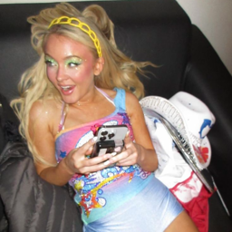 Zara Larsson gallery image