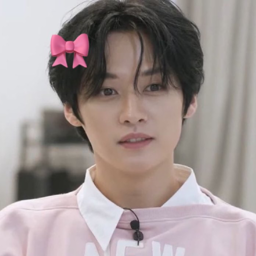 Lee Know gallery image