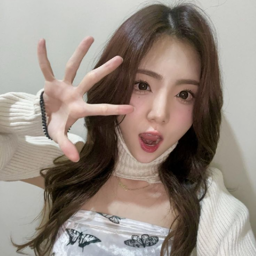 ChaeY(채이) gallery image