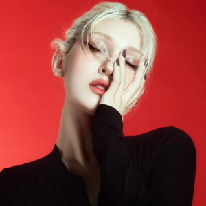 Jeon Somi gallery image