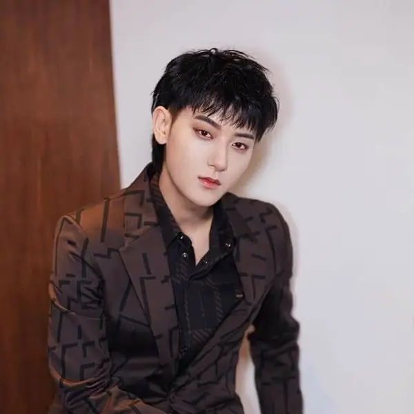 Huang Zitao gallery image