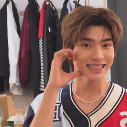 TeeTee gallery image