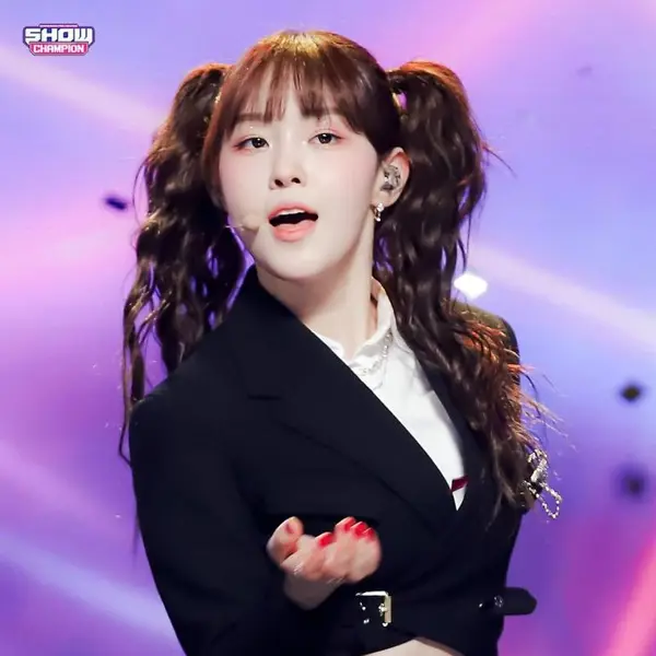 Chaehyun gallery image