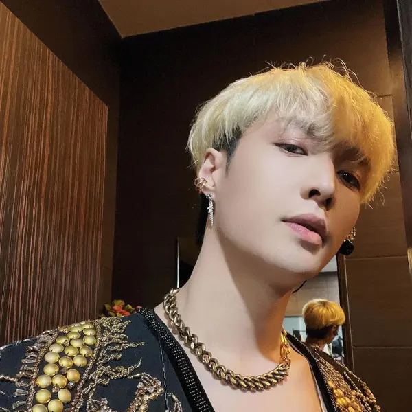 Lay Zhang gallery image