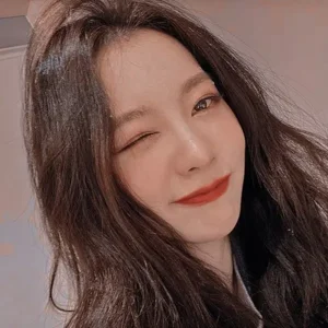 YiYeon gallery image