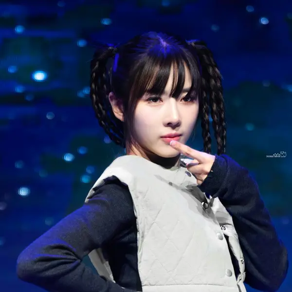 Yoohyeon gallery image
