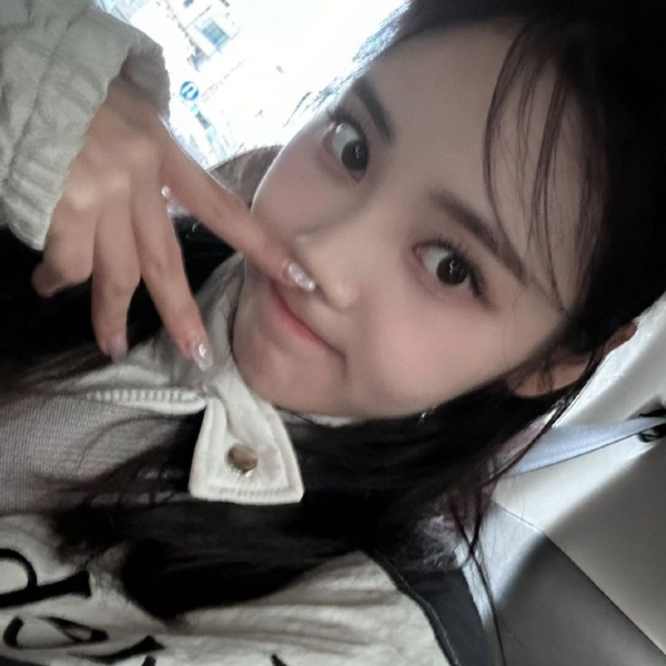 Jinsoul gallery image