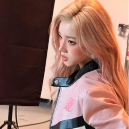 Yuqi gallery image