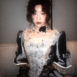 Kim Lip gallery image