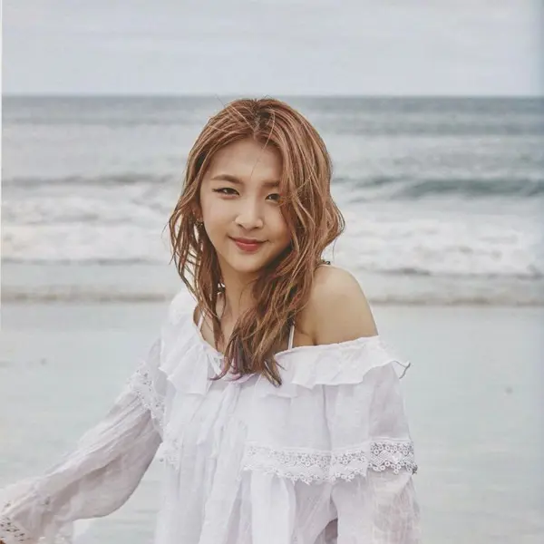 Jeon Jiwoo gallery image