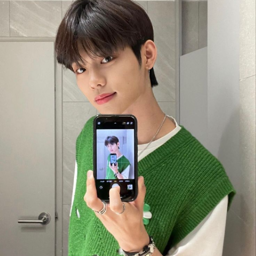 Lee Jeonghyeon gallery image