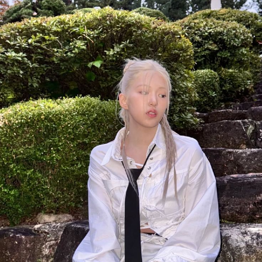 Gambar galeri Yoon Jiyoon