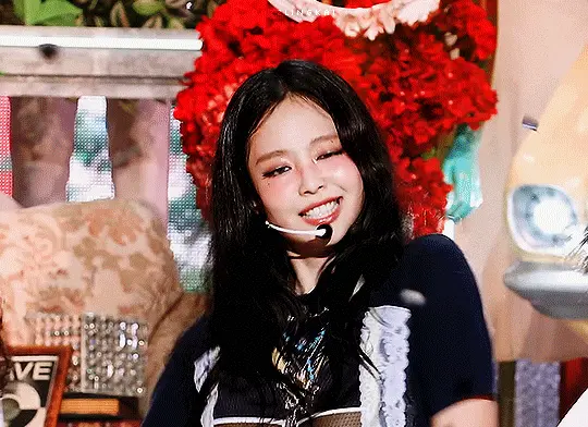 Jennie gif