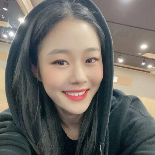 Chaerin gallery image