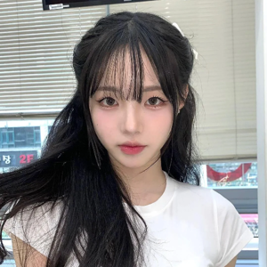 Kim ChaeWon gallery image