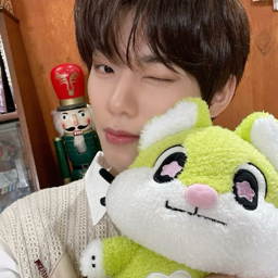 Lee Jeonghyeon gallery image