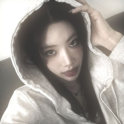 Kim Lip gallery image