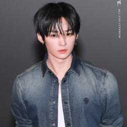 Lee Know gallery image