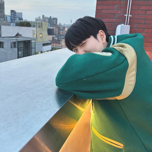 Kim Wooseok galerijafbeelding