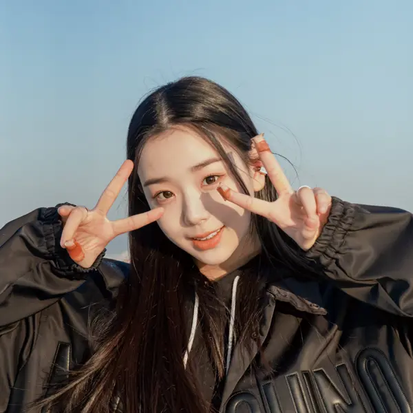 Kim ChaeYeon gallery image